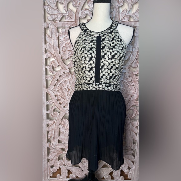 EUC Romeo + Juliet Couture Daisy Black and White Halter Dress Sz L - Picture 1 of 7